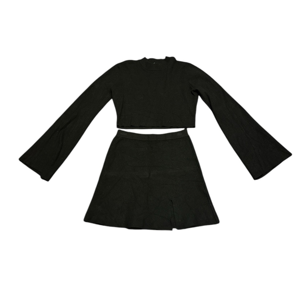 BOUTIQUE black knit long sleeve mini skirt set